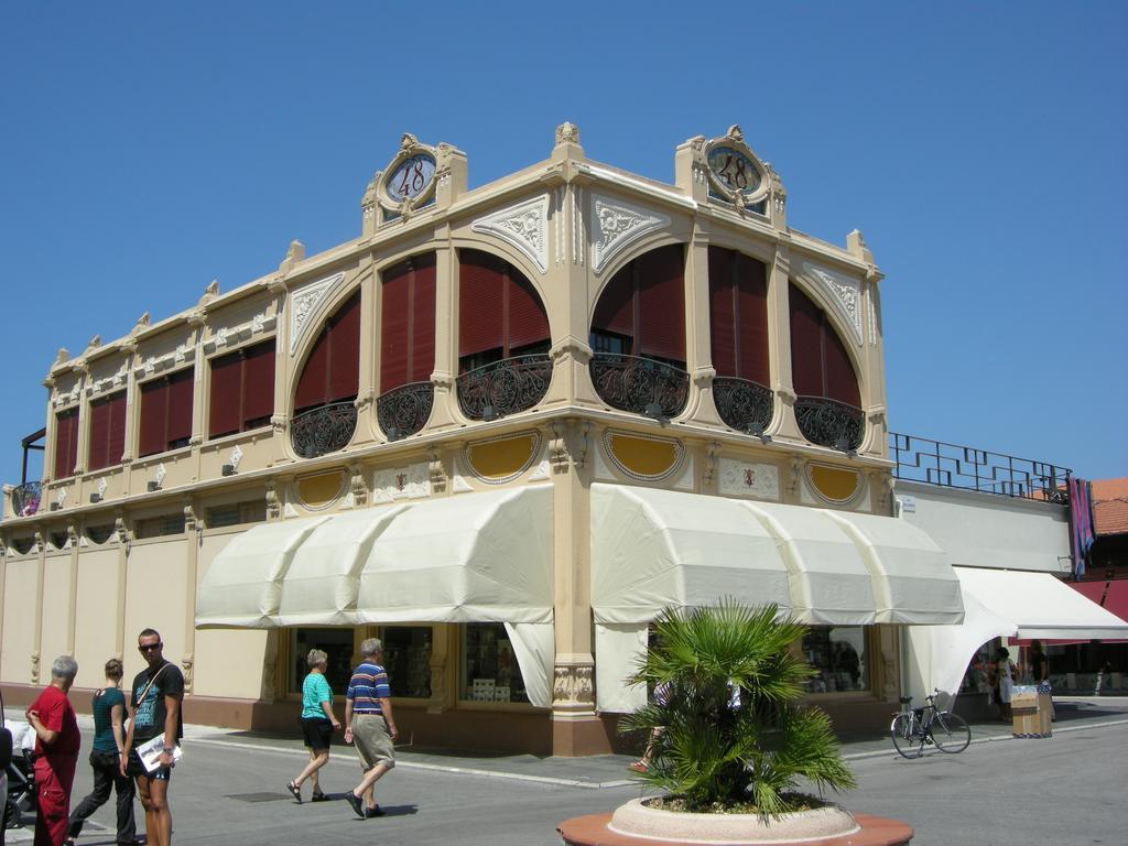 Hotel Bianchi Виареджо Экстерьер фото