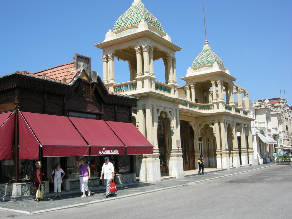 Hotel Bianchi Виареджо Экстерьер фото