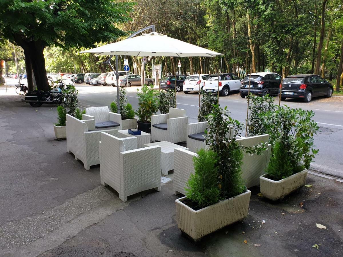 Hotel Bianchi Виареджо Экстерьер фото