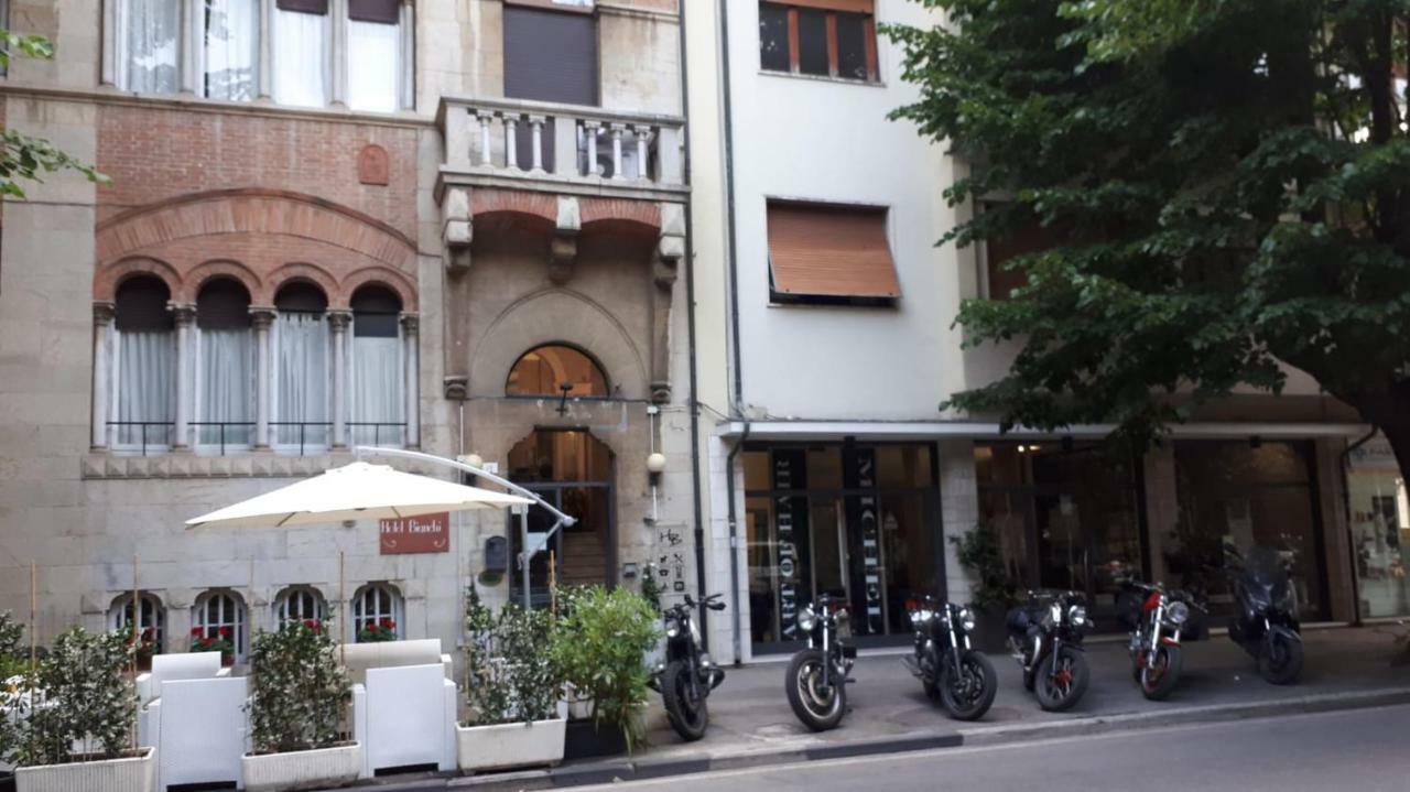 Hotel Bianchi Виареджо Экстерьер фото